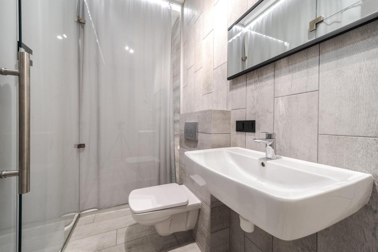 Staroevreyska Apartment A Lviv Exteriör bild